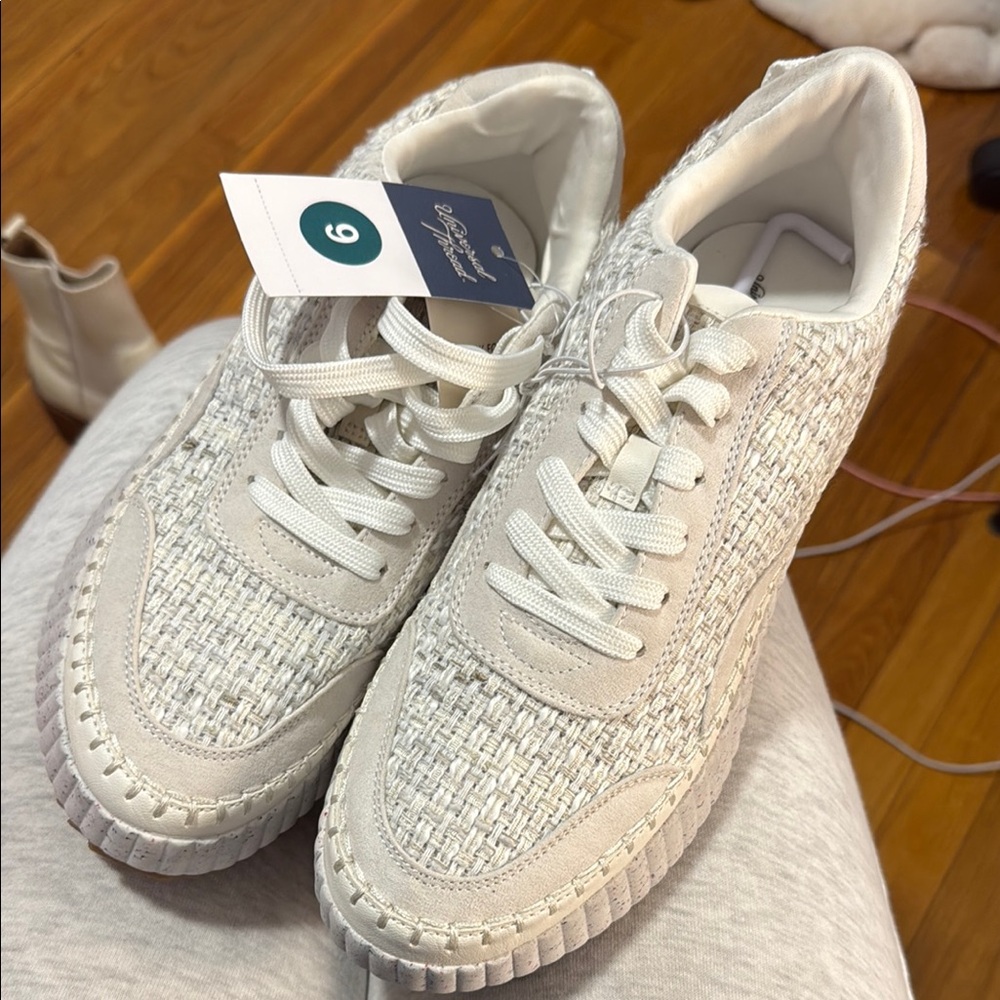 Target Universal Thread Stylish White Women's Sneakers Size 9